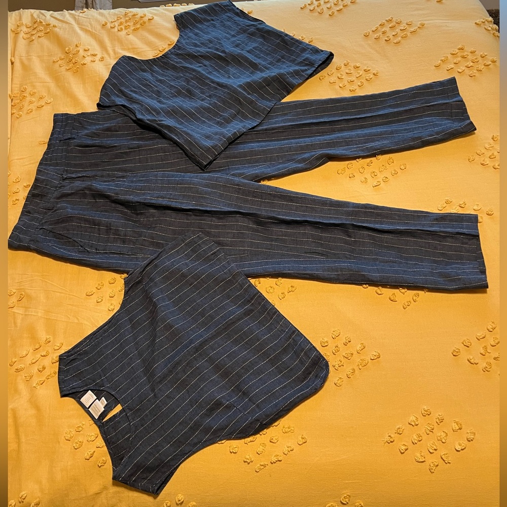 100% Linen Set by Catherine Malandrino…. You need this for Spring/Sunmer